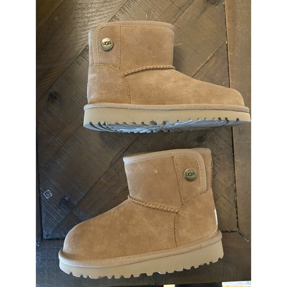 NEW UGG  Jona  Suede Shearling TAN SIZE 10 Kid Shoe.  118890T . No Box.